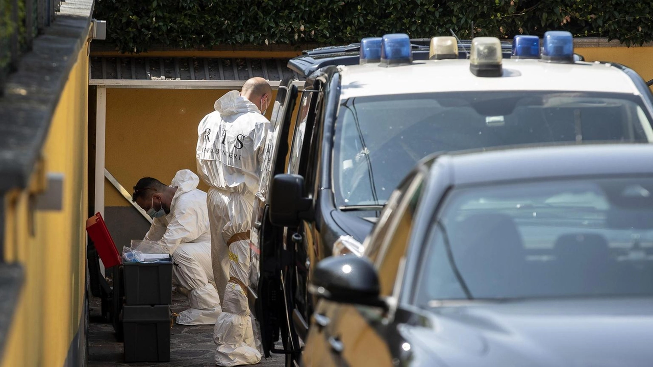 Poi lo avrebbe nascosto in una buca nel giardino di casa