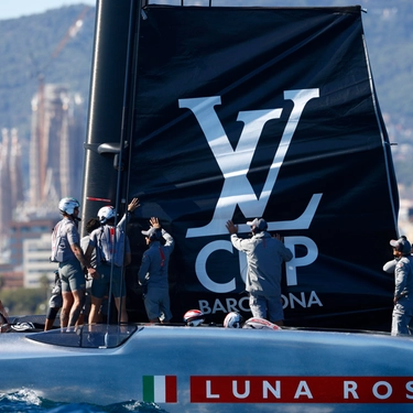 Louis Vuitton Cup oggi, Luna Rossa squalificata: si rompe un pezzo della randa, 2-1 per Ineos