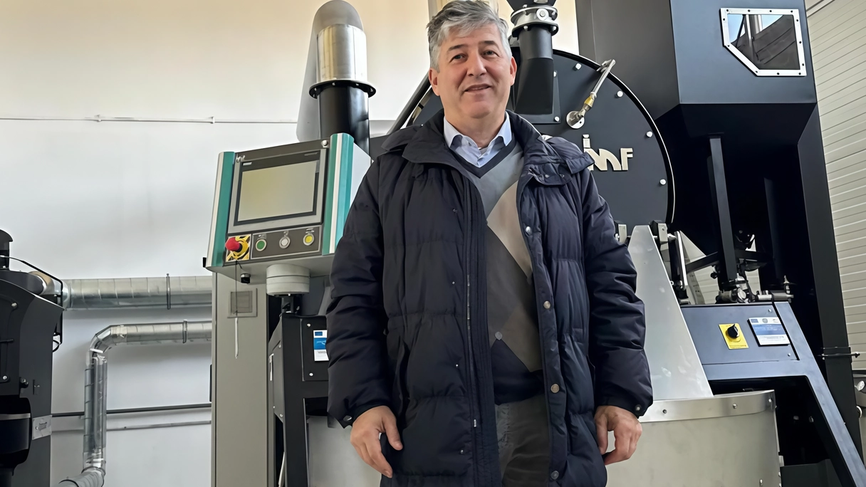 Una tecnologia di tostatura innovativa, brevettata da Imf di Occhiobello, migliora il caffè e riduce i costi. L'azienda, guidata da Alessandro Garbin, punta sull'innovazione e la sostenibilità per crescere nel settore, esportando macchine torrefattrici in tutto il mondo. Il caffè italiano è un prodotto di successo, con un giro d'affari in costante crescita.