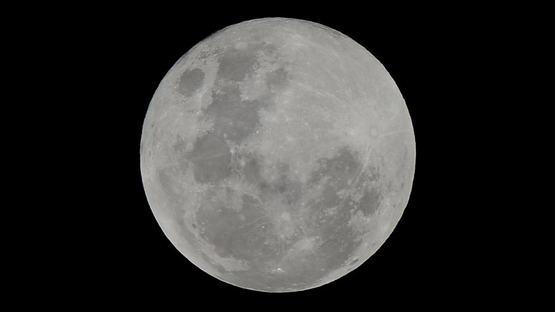 Luna di Ghiaccio 2025: rituali di bellezza e benessere per la luna nuova