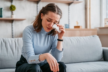 Piangere fa bene alla salute, lo dice la scienza. Il successo delle ‘crying room’