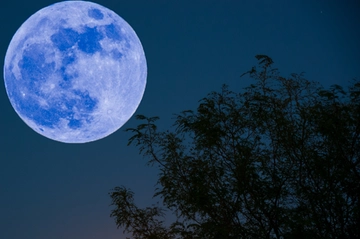 Superluna blu e nuovo sciame di stelle cadenti, quando vedere lo spettacolo del cielo e dove