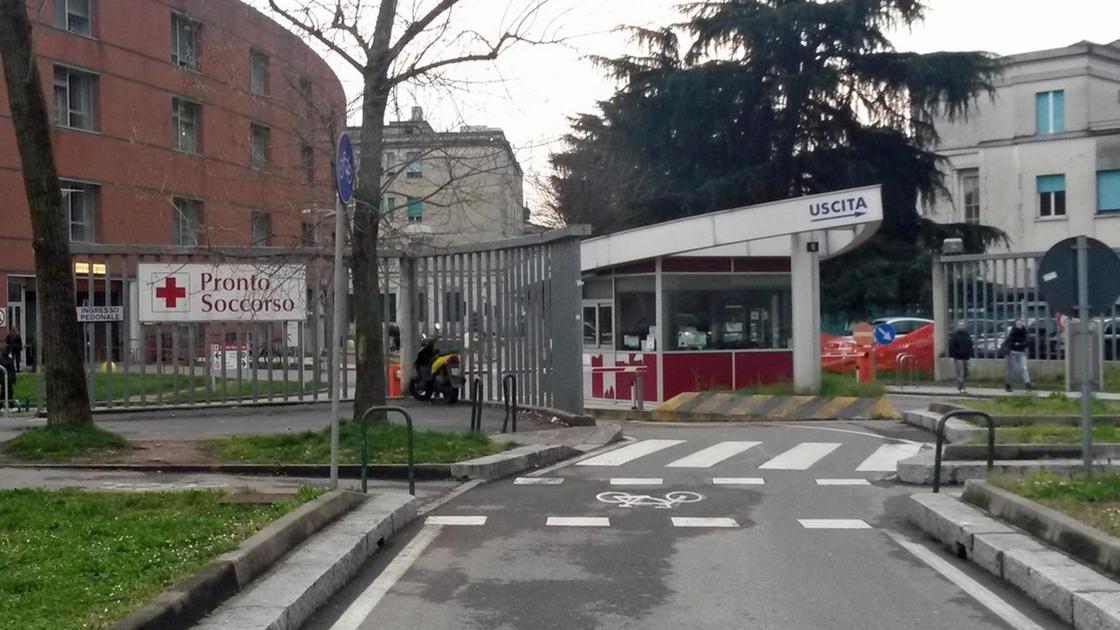 Sedici anni, accoltellato a Milano fuori dal Merlata Bloom per furto di cellulare e monopattino