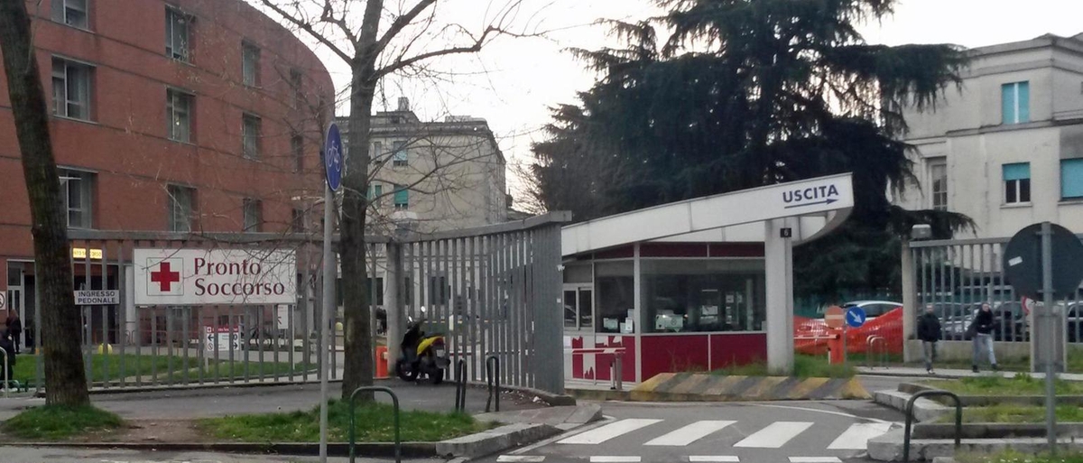 Sedici anni, accoltellato a Milano fuori dal Merlata Bloom per furto di cellulare e monopattino