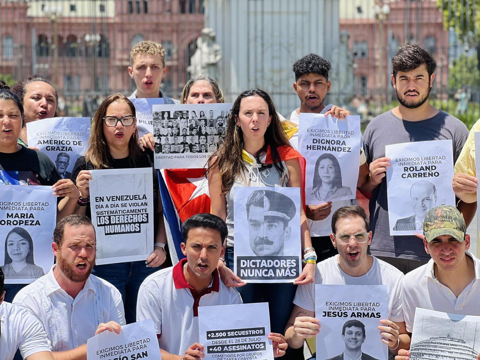 Migranti venezuelani a Buenos Aires chiedono la liberazione dei prigionieri politici