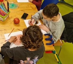 Bimbi e arteterapia . I laboratori di Peter Pan per vincere i tumori