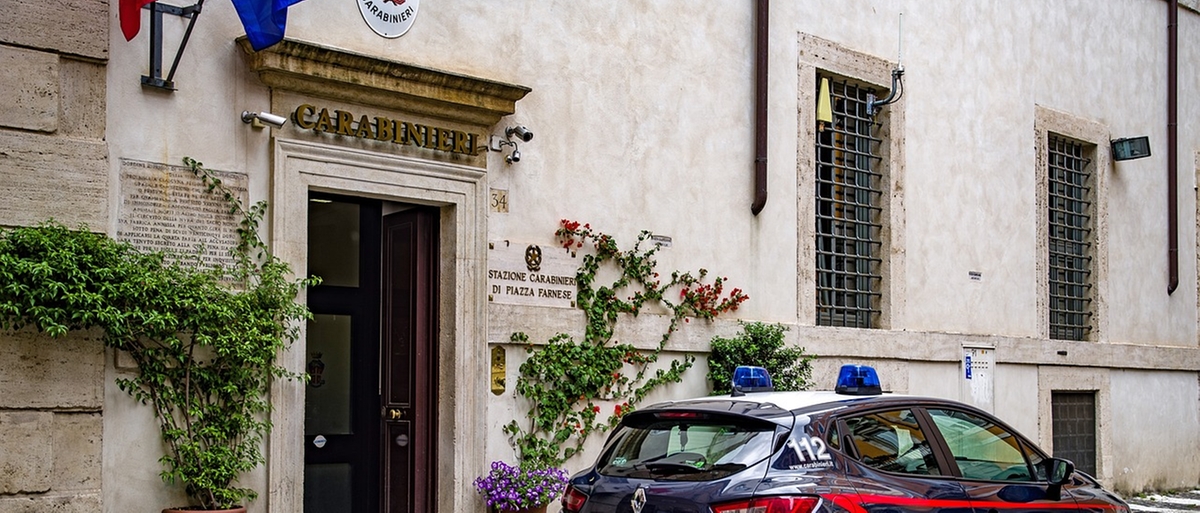 Miracolo di Natale nel Napoletano: 16enne vuole gettarsi sotto il treno, salvata al telefono dal carabiniere