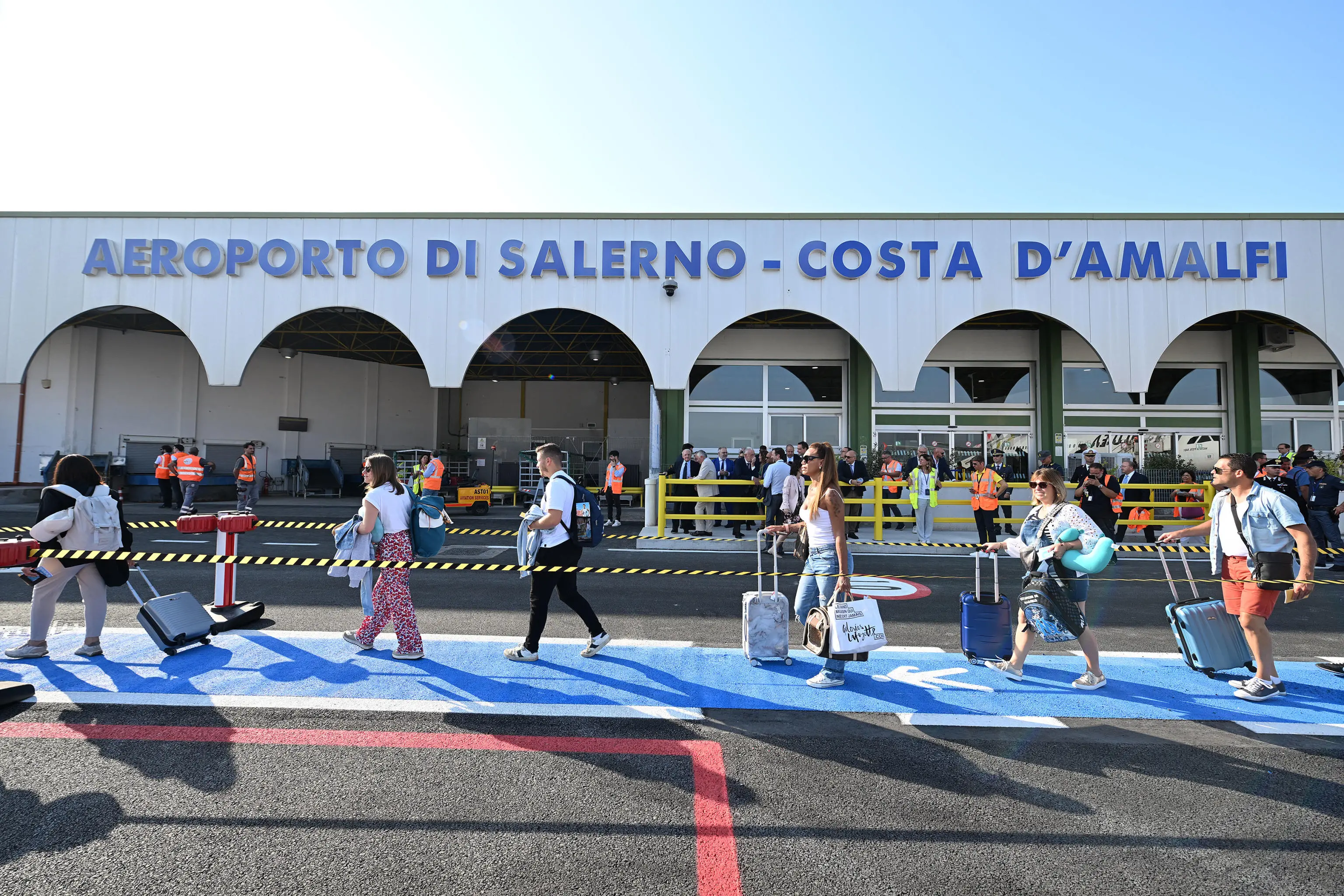 Apre L’aeroporto Di Salerno-Costa D'Amalfi: Atterrati I Primi Voli