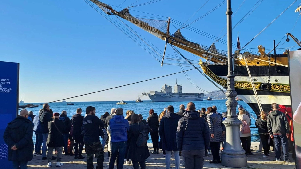 Oltre 45.000 visitatori a Trieste per il rientro dell'Amerigo Vespucci, con eventi e promozione del made in Italy.