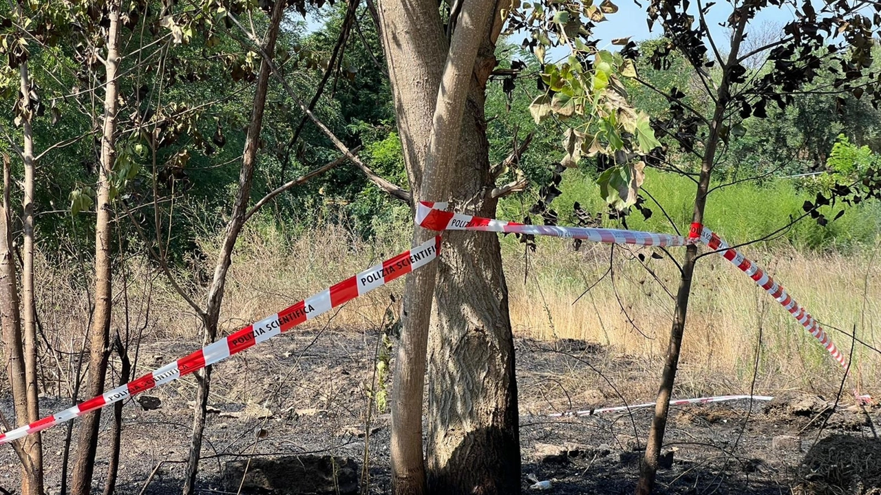 Napoli, è di Gennaro Ramondino il corpo trovato carbonizzato a Pianura (foto Ansa)