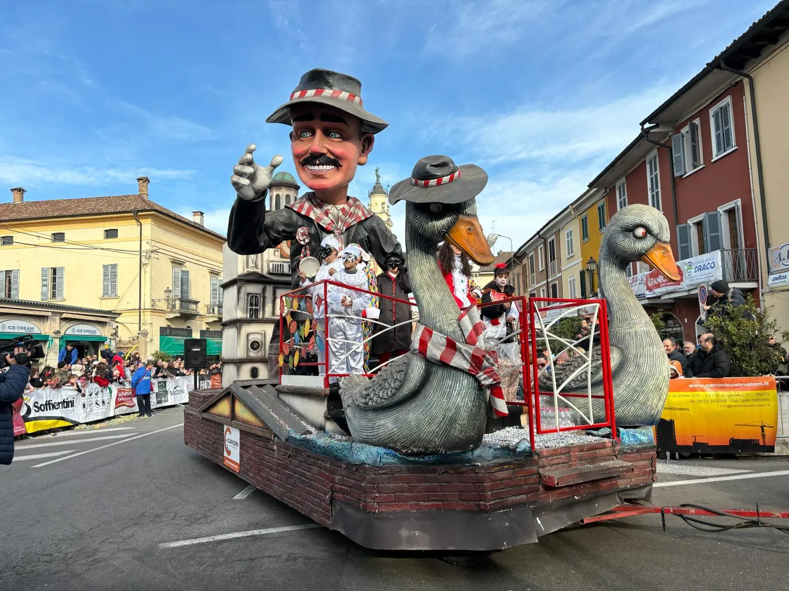 LA LOMBARDIA. TUTTI I CARNEVALI. SI PORTA VIA