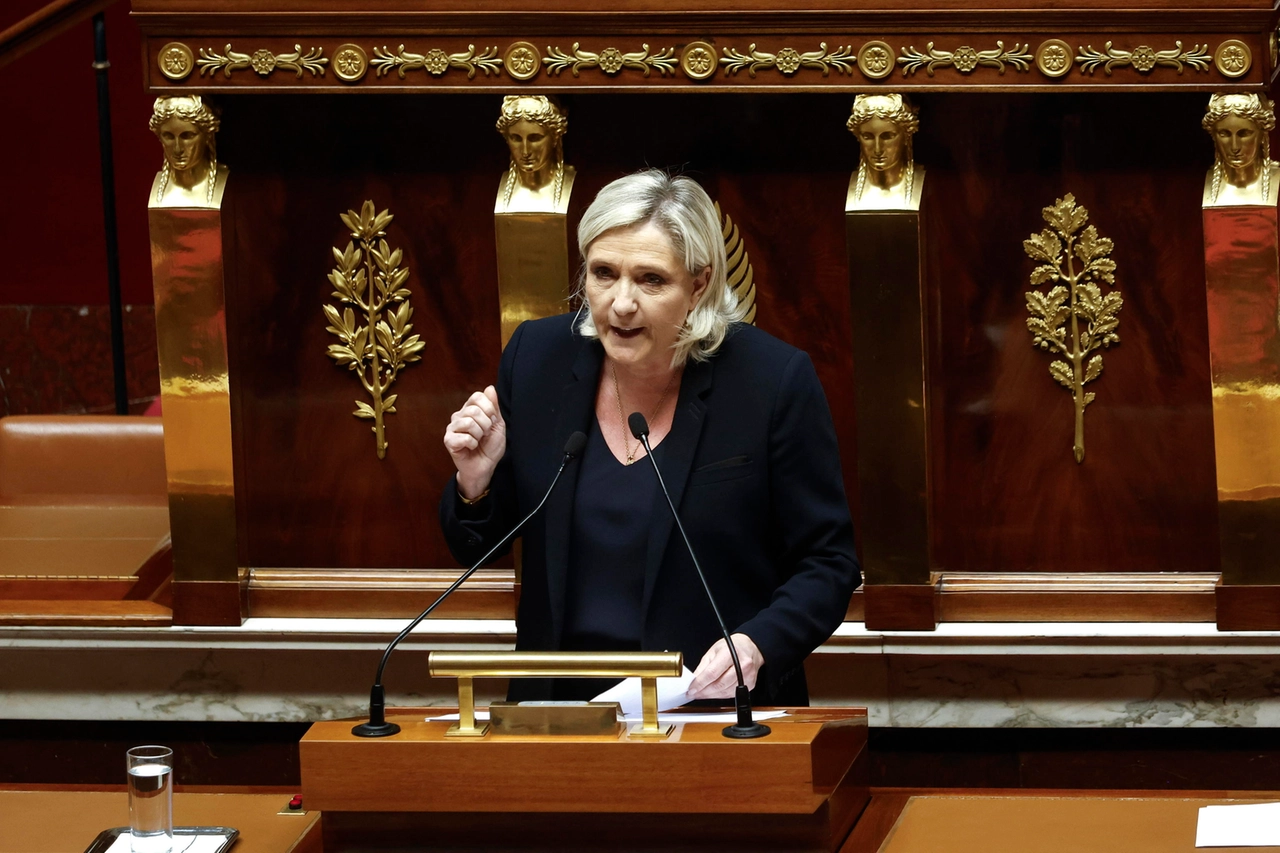 Marine Le Pen durante il suo intervento all'Assemblea Nazionale (Ansa)