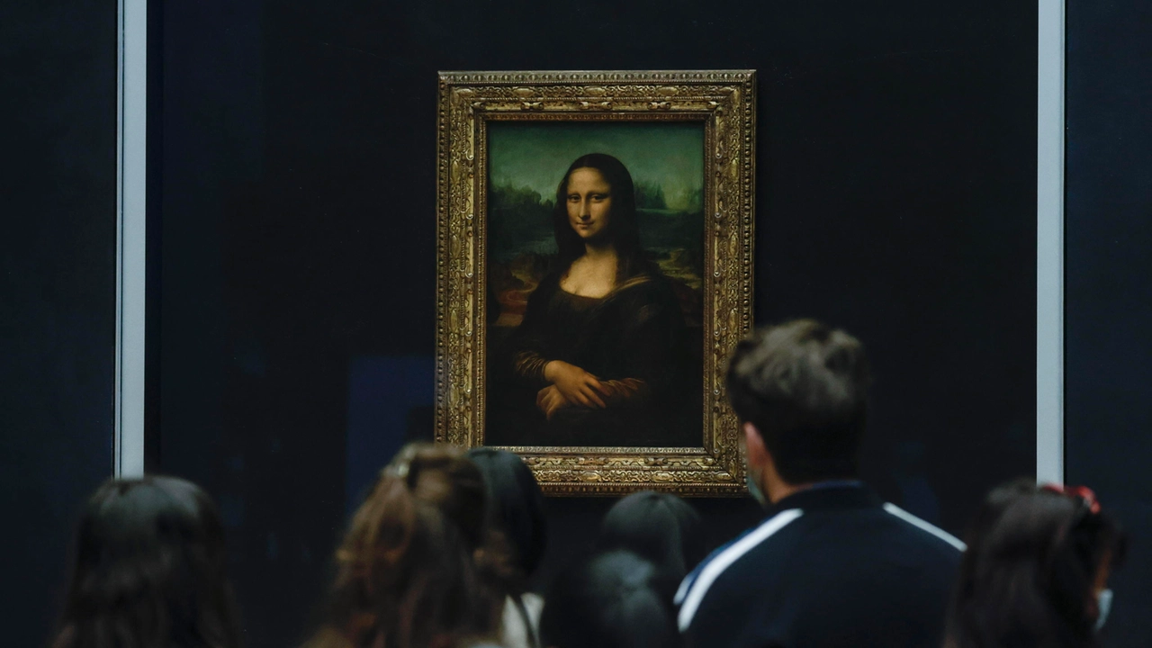 La Gioconda di Leonardo Da Vinci in esposizione al museo del Louvre a Parigi