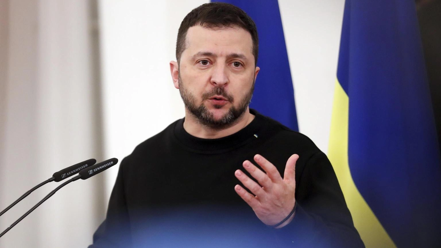 Zelensky, 'Putin è piccolo rispetto all'Europa unita'