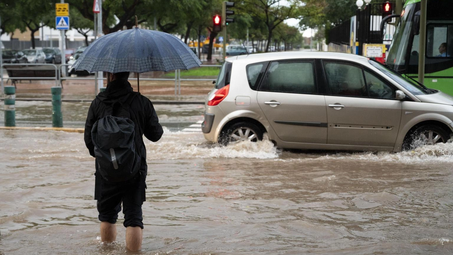 Protezione Civile avvisa abitanti Castellon, restate a casa