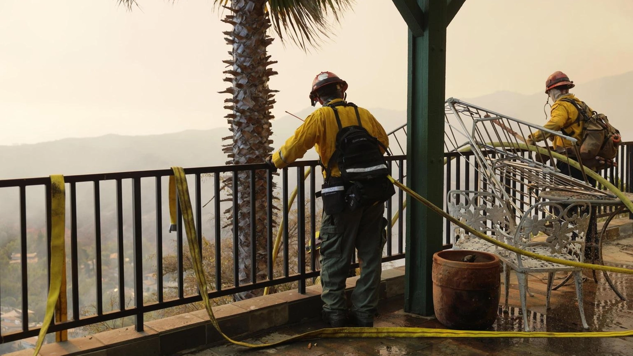 Le vittime degli incendi a Los Angeles sono salite a 24. Lo ha annunciato l'ufficio del coroner della contea, secondo...