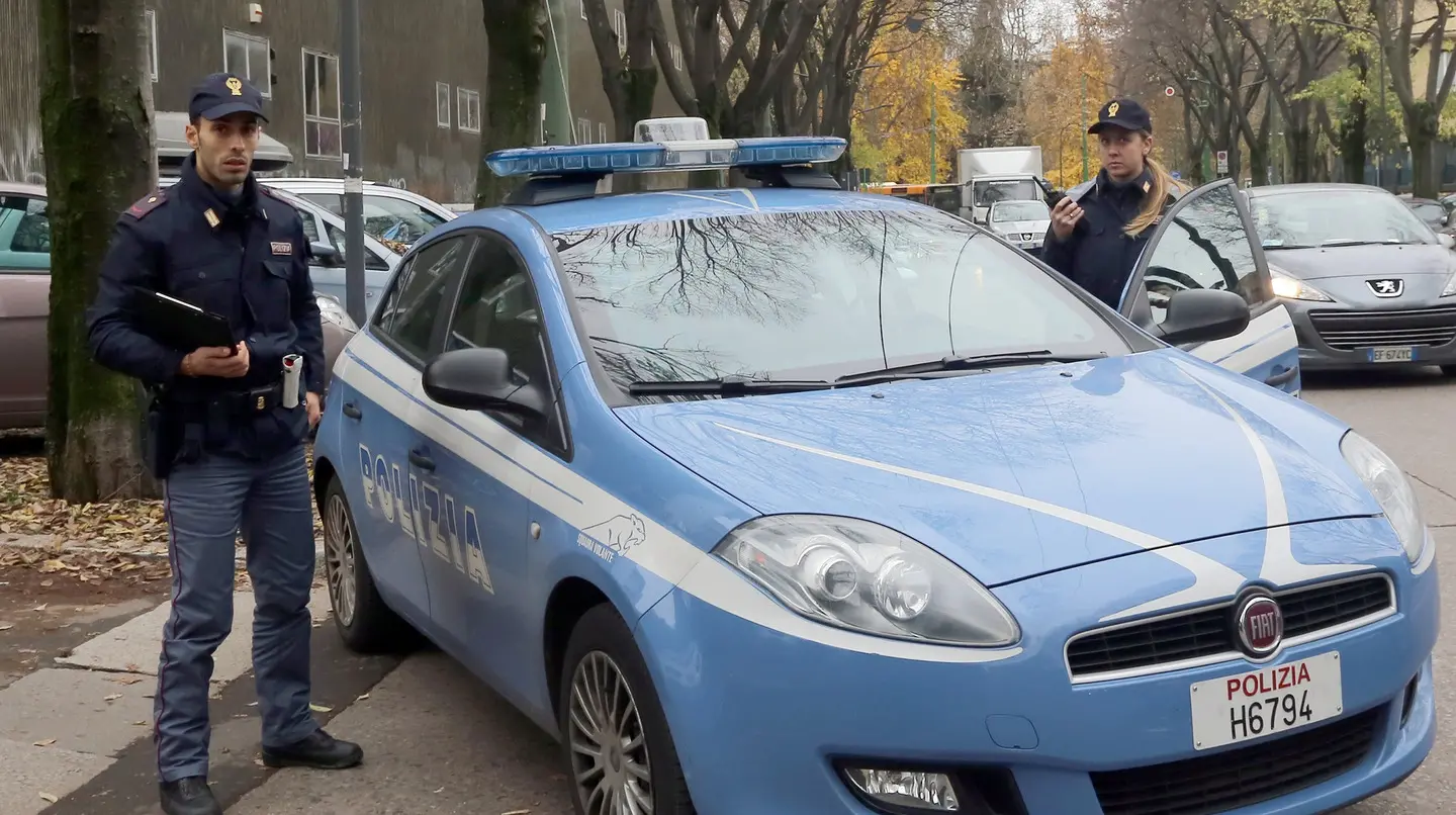 Milano, 18enne ordina una pizza a domicilio e viene violentata: arrestato il rider di 25 anni