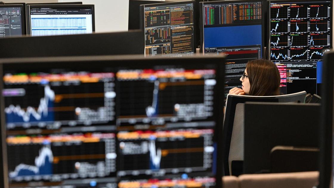 Borsa: Milano apre in leggero calo ( 0,04%)