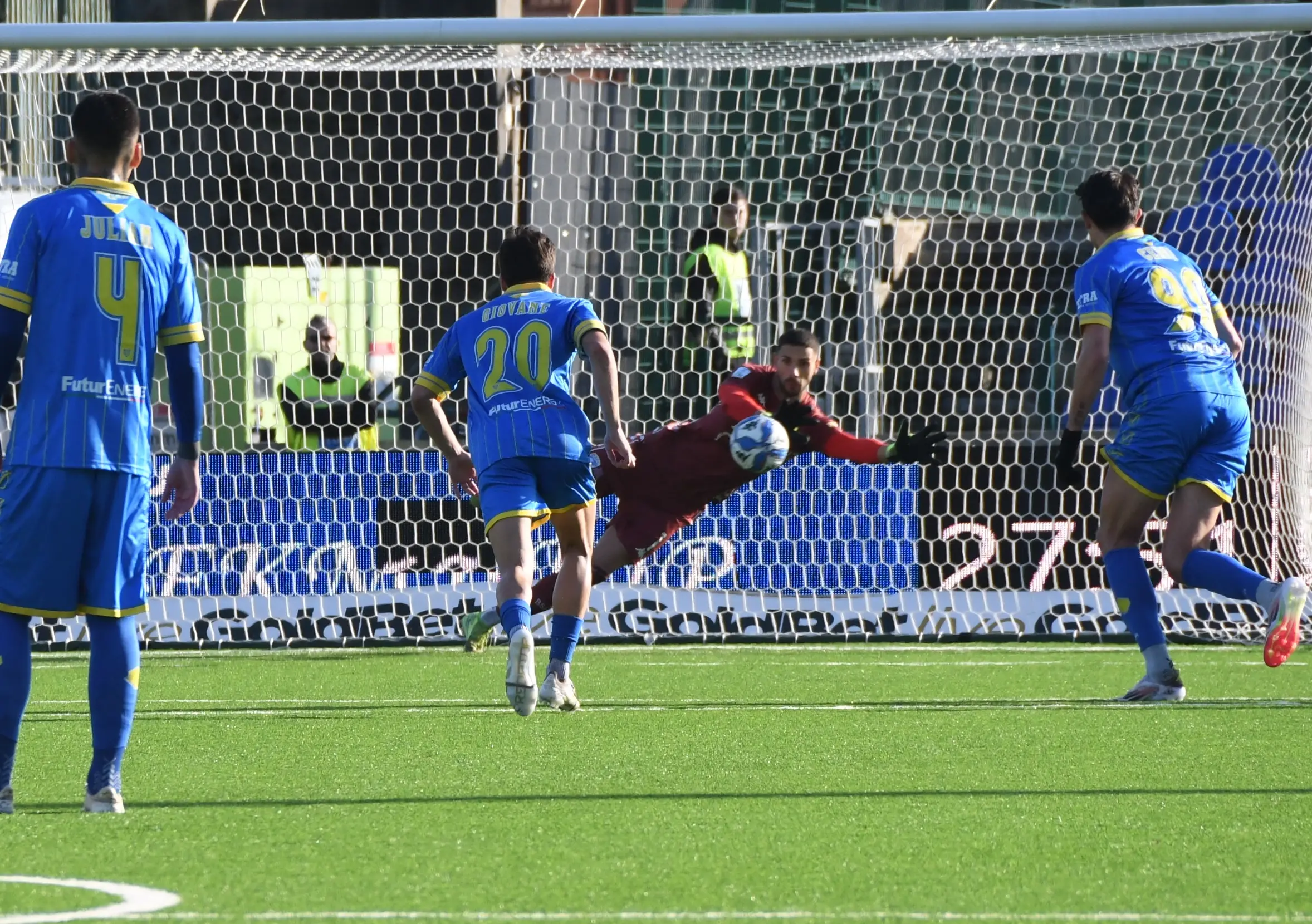 Serie B, il Brescia passa allo stadio dei Marmi. Carrarese sconfitta 1-2