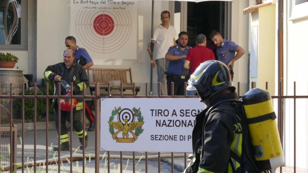 Le vittime sono il direttore della struttura e un istruttore. Ferito gravemente un altro collega. Altri tiratori si sono messi in salvo. Giallo sulle cause: c’erano stati lavori di ristrutturazione. .