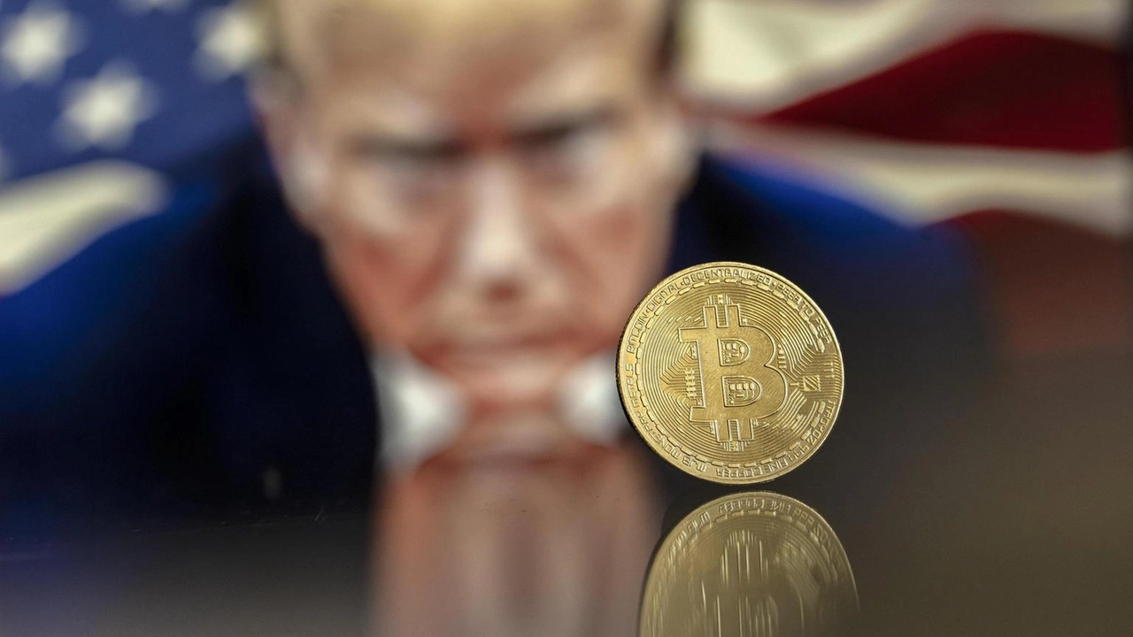 L'elezione di Trump aveva favorito il Bitcoin, ma i dazi minacciati hanno causato un calo del 18% a febbraio.