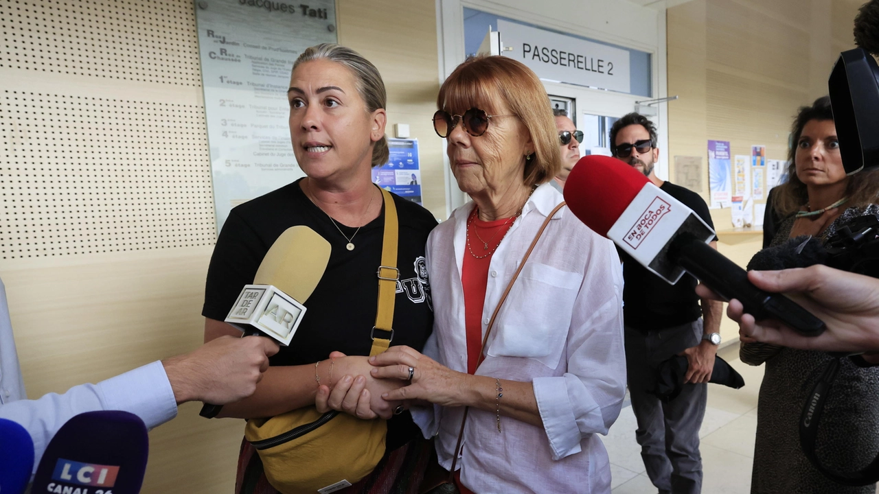 Caroline Darian e la madre Gisele Pelicot al processo contro Dominique Pelicot