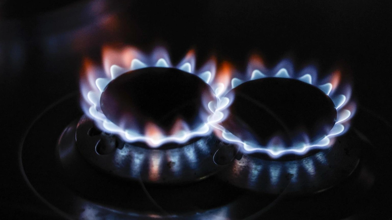 Apertura in rialzo per il gas naturale ad Amsterdam, con future di gennaio in crescita dell'1,8% a 48,8 euro al MWh.