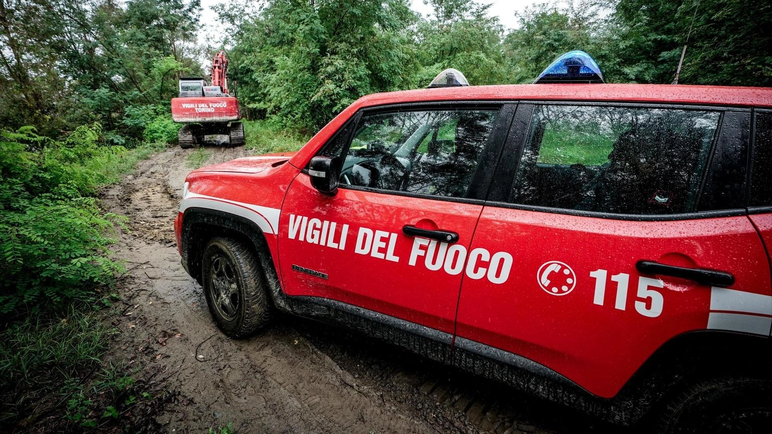 Maltempo: auto travolte dall'acqua nel foggiano, disperso Vf