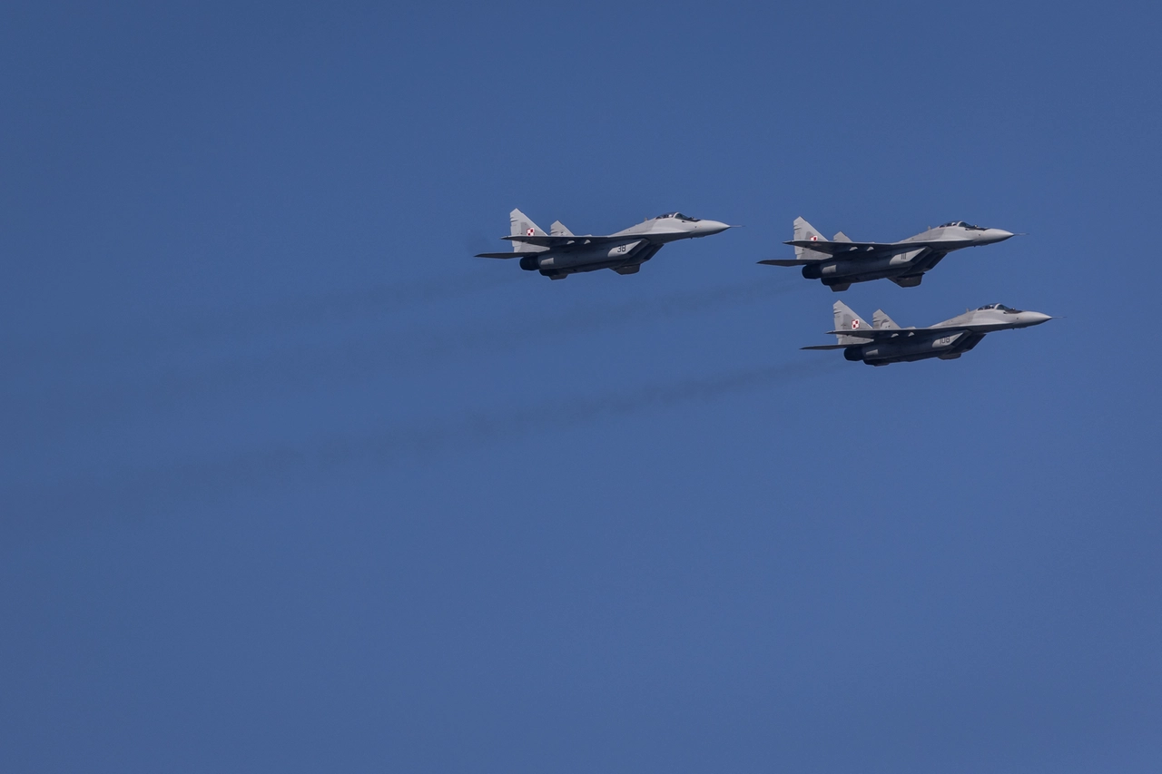 Aerei da guerra Mig 29 polacchi in cielo, foto d'archivio