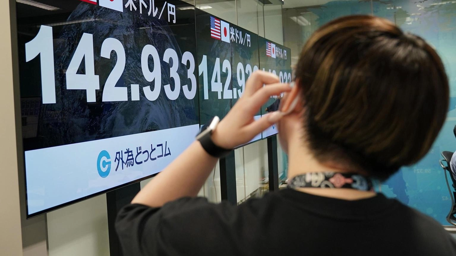 Crolla Borsa a Tokyo, la maggior flessione di sempre (-12,4%)