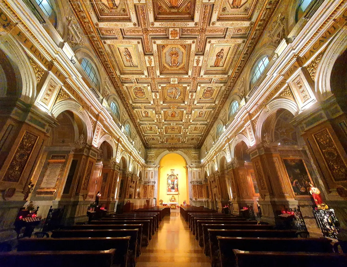 Tolentino, la facciata della basilica di San Nicola torna a brillare per il Giubileo