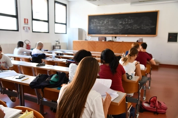 Bonus 1.500 euro solo per gli studenti delle scuole paritarie. Cosa dice l’emendamento di FdI