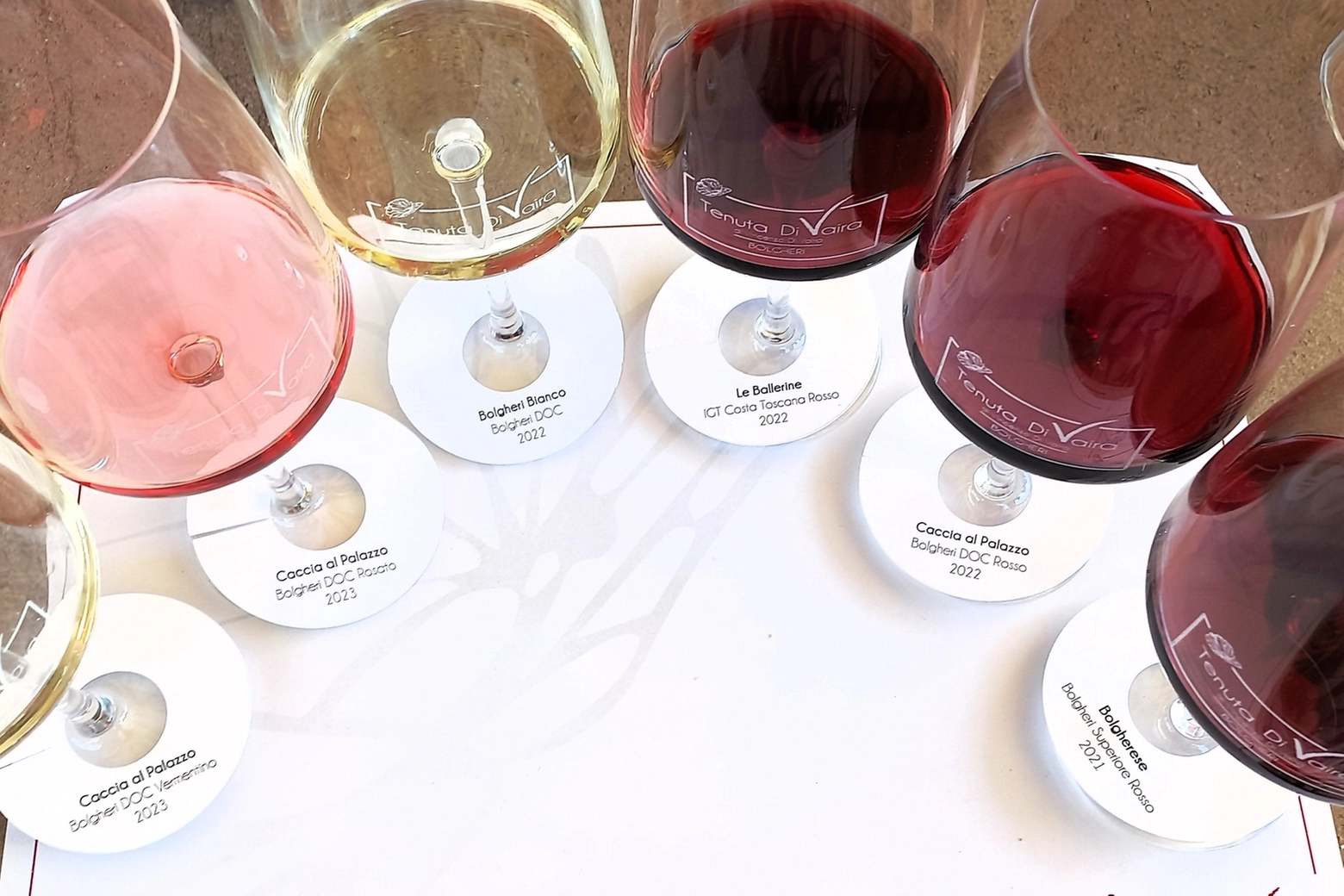 Degustazione di vini nella Tenuta di Varia, dal bianco al rosato al rosso, con 'Le ballerine'