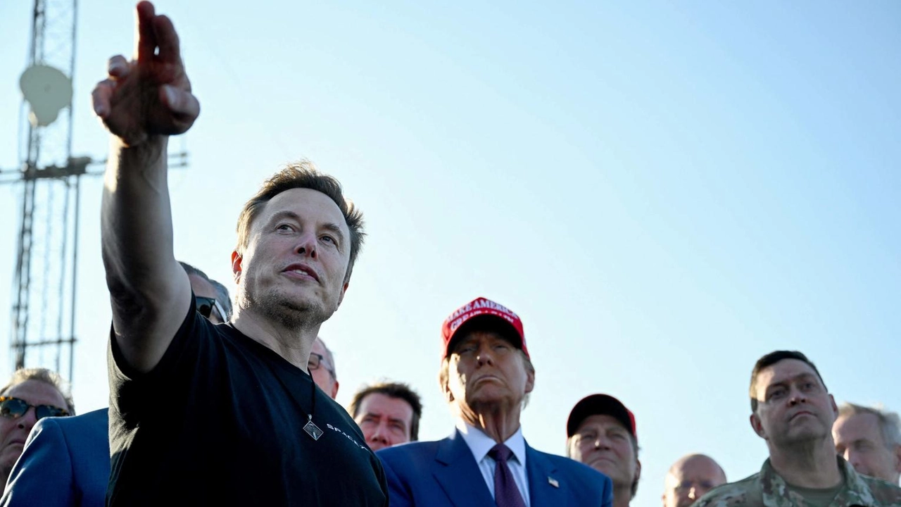 Musk attacca (anche) l’Ue. Siluro sulla Commissione: "È anti-democratica"