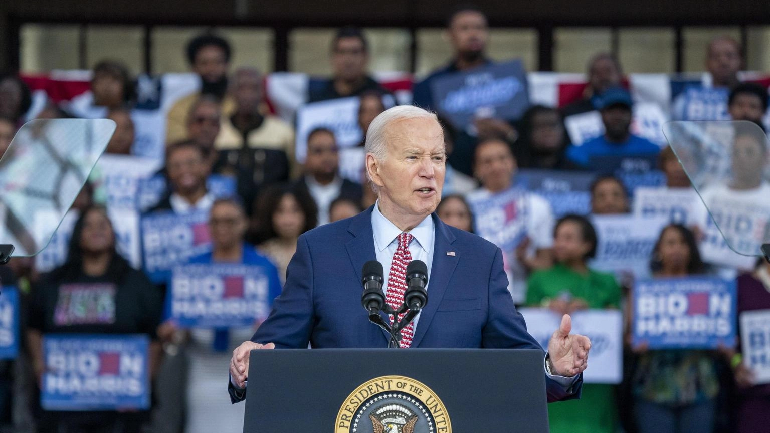 Biden, 'Trump è una minaccia alla democrazia'