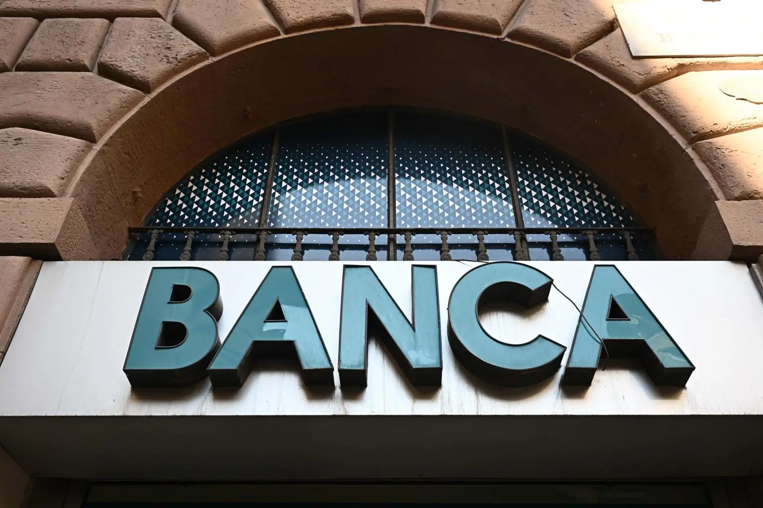 Imprenditori italiani preferiscono autofinanziamento al credito bancario, rivela Cgia di Mestre