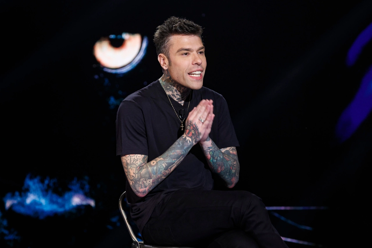 Fedez durante un momento dell'intervista a Belve