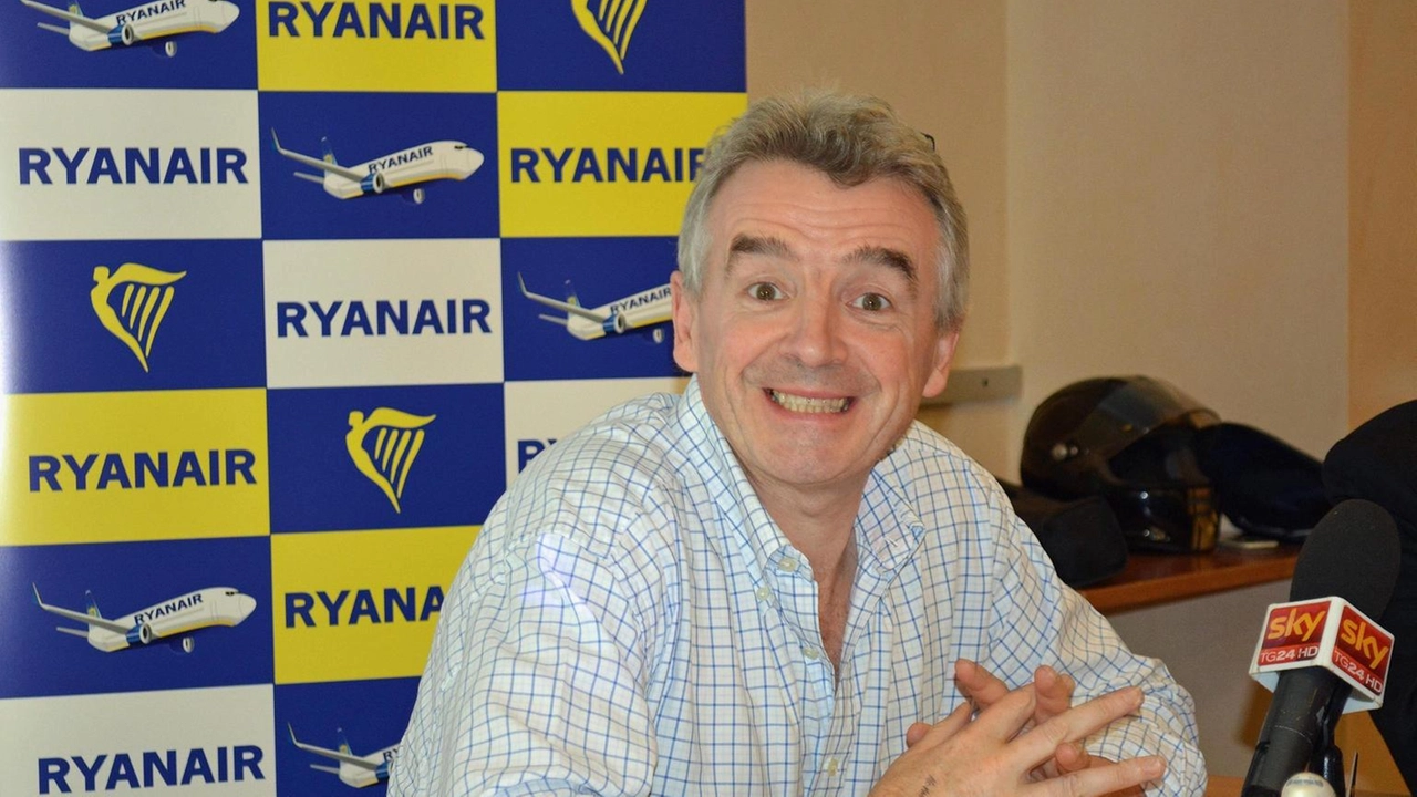 Il CEO di Ryanair, Michael O'Leary, critica le tasse ambientali e promuove investimenti per ridurre le emissioni di CO2.