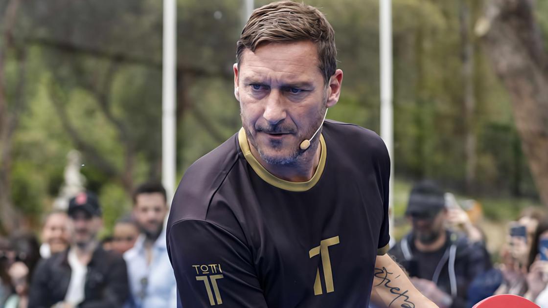 "Redditi non dichiarati". Totti indagato a Roma