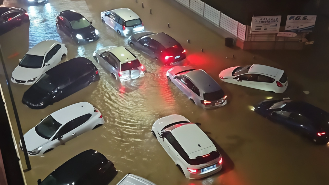 PORTOFERRAIO (Livorno) "Non uscite di casa, state al riparo, le strade sono sott’acqua". In un post Facebook della Misericordia di Portoferraio...