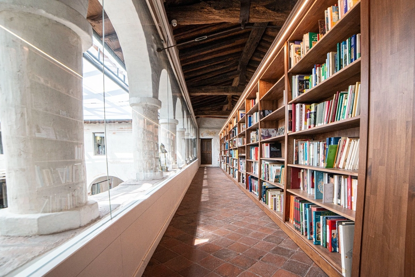 La biblioteca dello spazio Il Veronelli