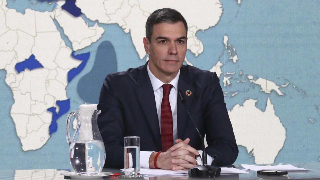 Il premier spagnolo Pedro Sanchez denuncia l'ascesa dei regimi autocratici e l'attacco dell'ultradestra alle istituzioni democratiche.