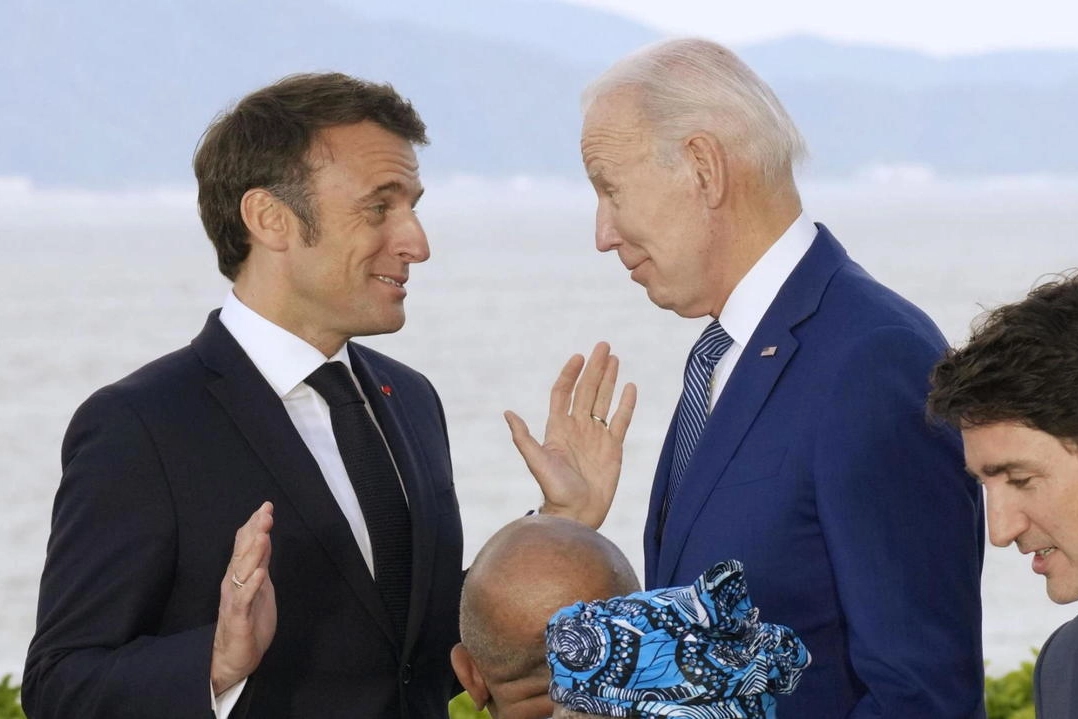 Da sinistra: Emmanuel Macron, Joe Biden e Justin Trudeau