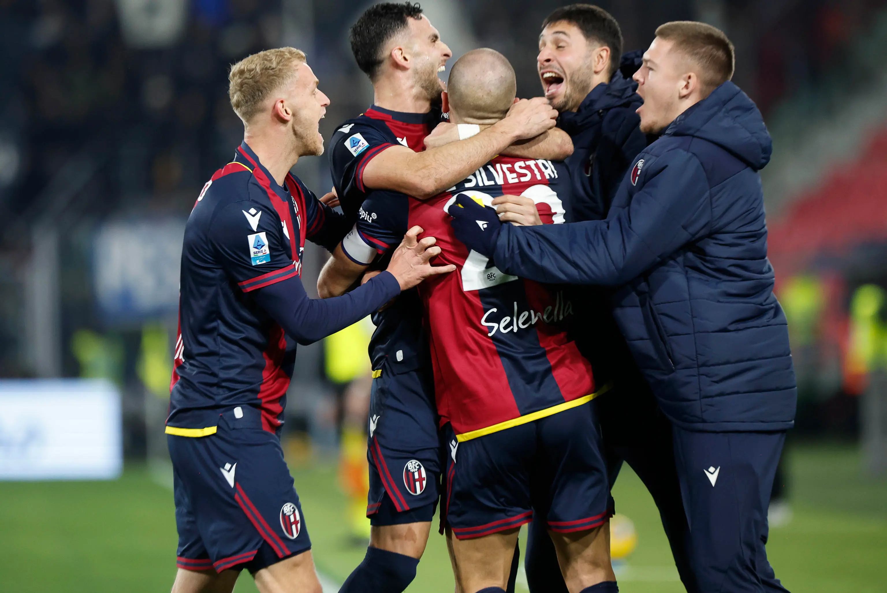 Bologna-Como 2-0: De Silvestri e Fabbian stendono la squadra di Fabregas