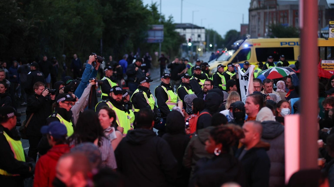 Proteste nate dopo l'uccisione delle tre bambine a Southport