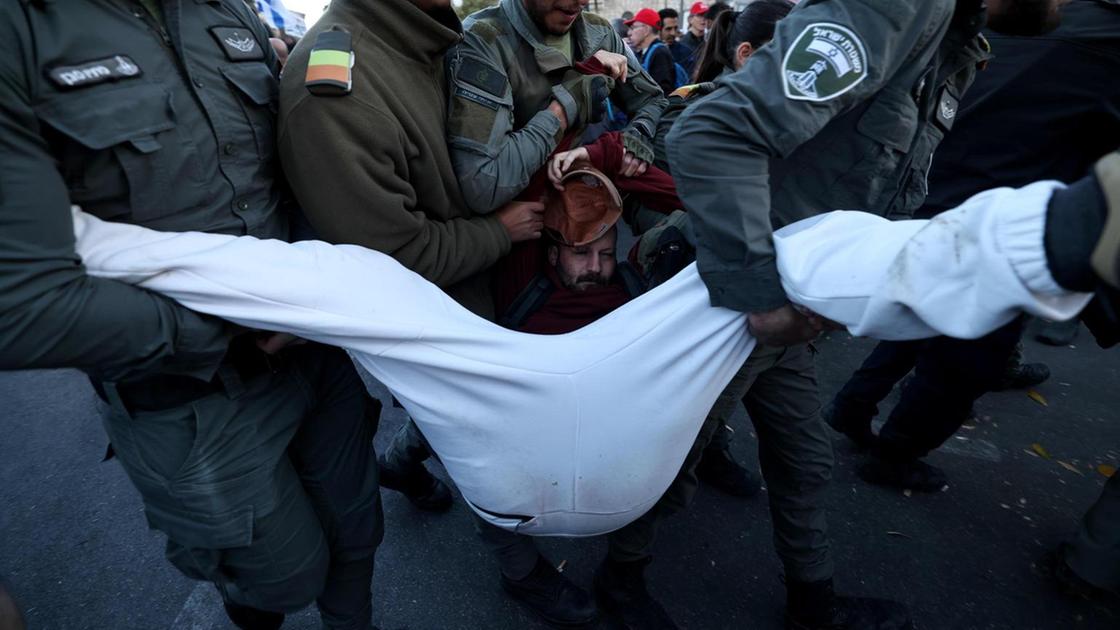 Scontri a Gerusalemme, protesta su capo Shin Bet licenziato