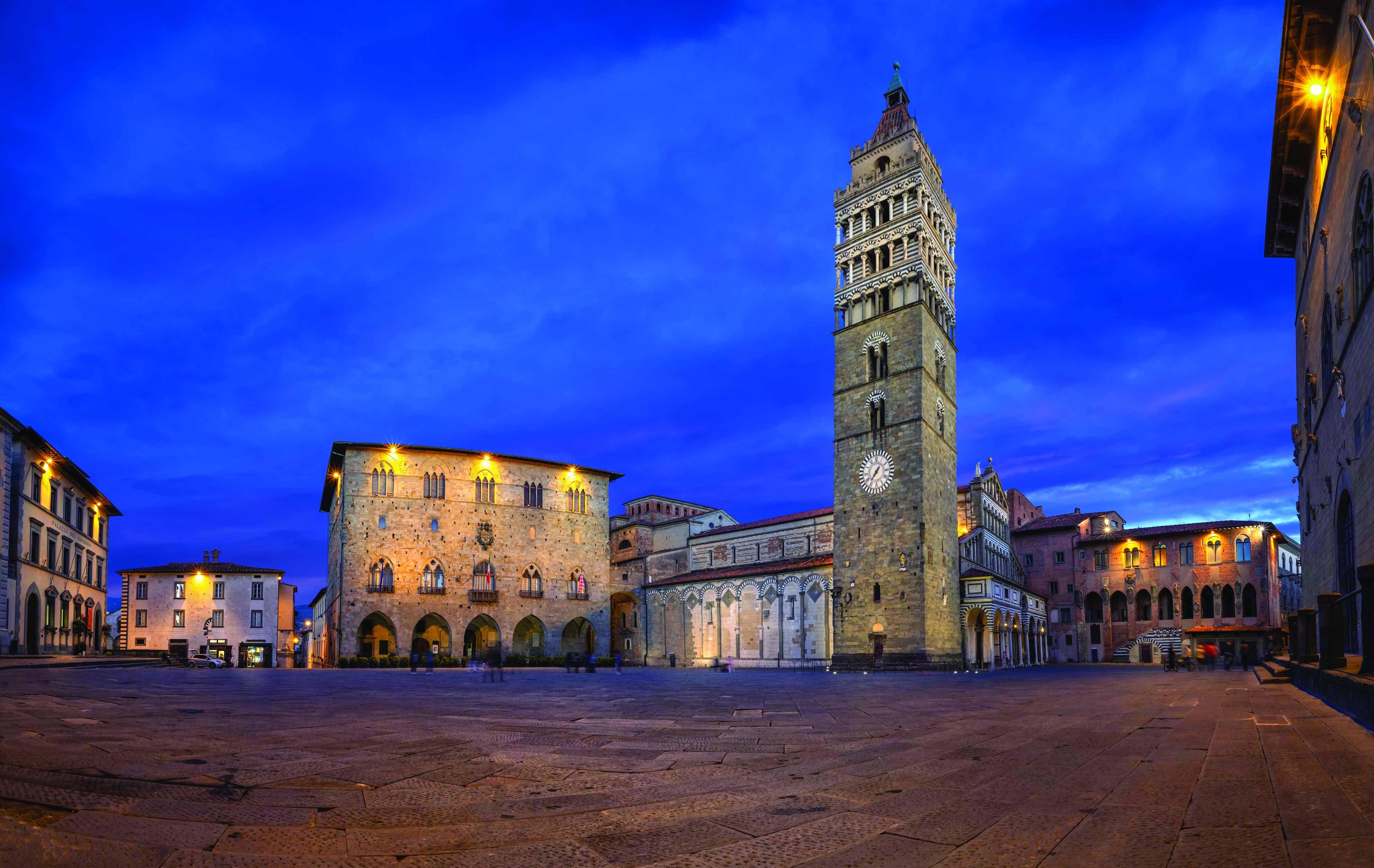 A Pistoia 30 anni di festeggiamenti con il lancio giù dal campanile!