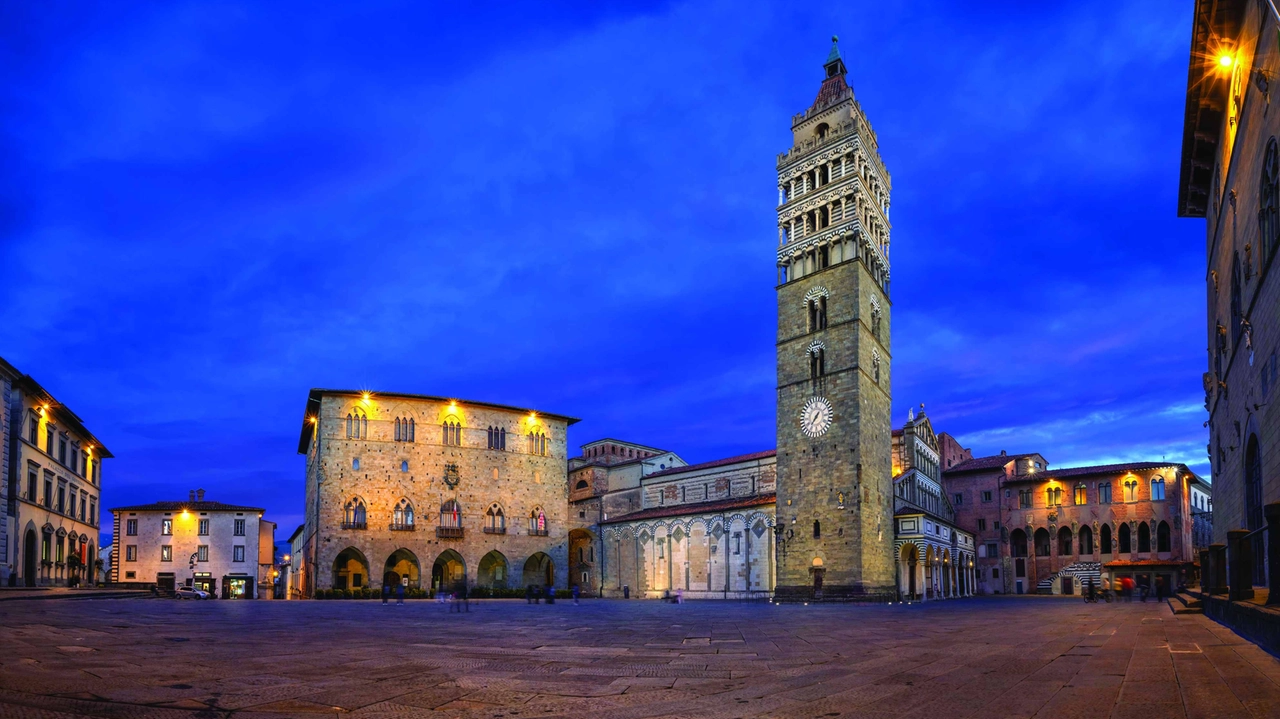 Notte speciale al Duomo di Pistoia con la Befana che si lancia dal campanile