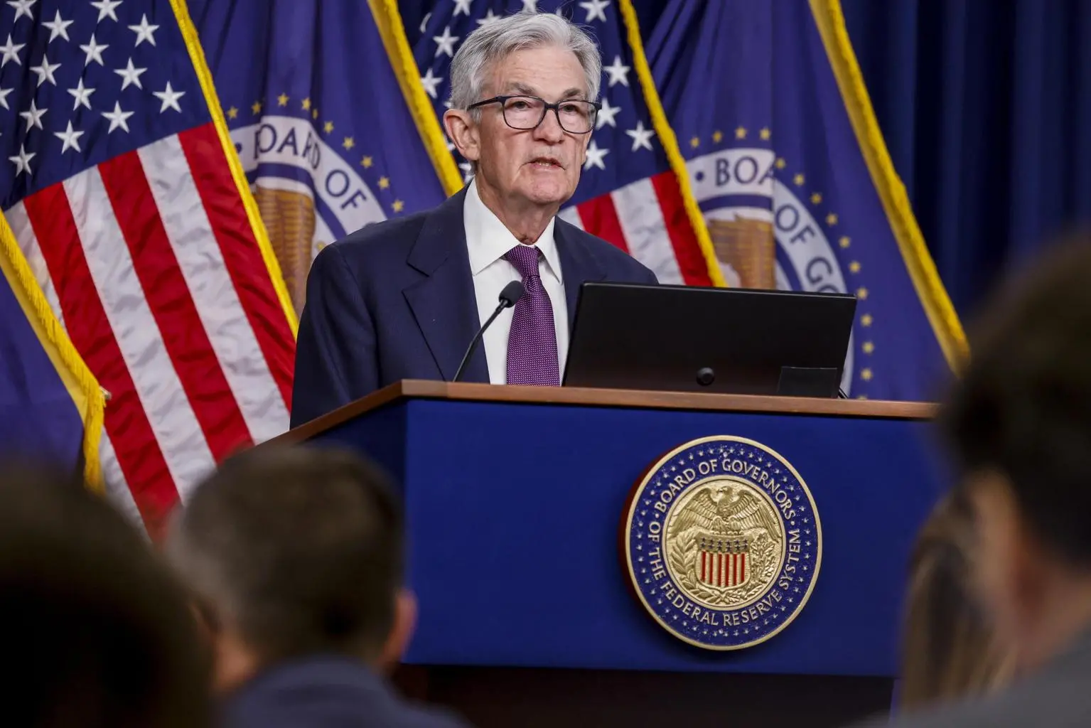 Federal Reserve: cautela nel tagliare i tassi nei prossimi mesi secondo le minute