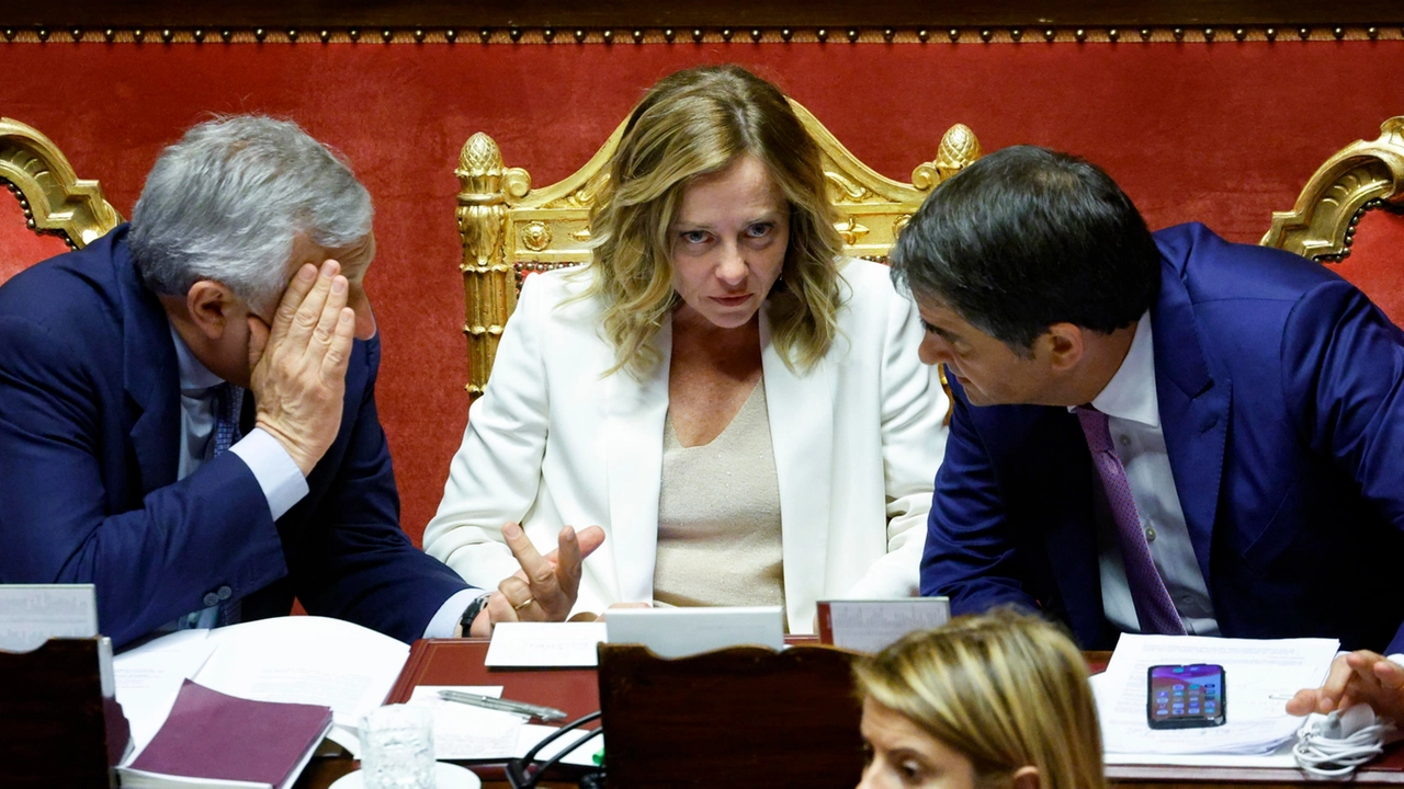 La premier Meloni insieme a Tajani e Fitto (Ansa)